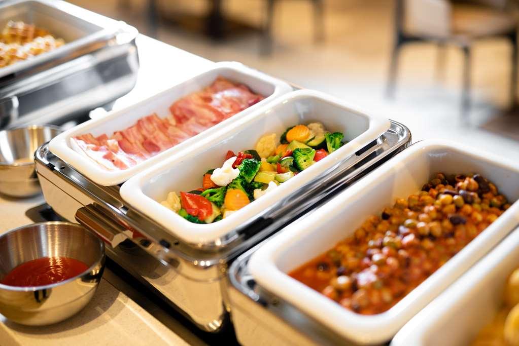 Hilton Garden Inn Kyoto Shijo Karasuma מסעדה תמונה